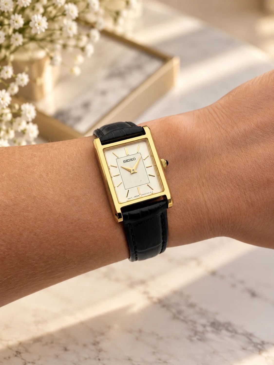 Zegarek damski Seiko SWR110P1 – złota tarcza, skórzany pasek, szkło szafirowe d.jpg
