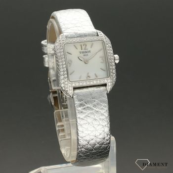 Zegarek damski na skórzanym, oryginalnym pasku w kolorze srebrnym. Stalowa koperta ozdobiona diamentami. Zegarek z dodatkowymi białymi paskami skórzanymi (2).jpg