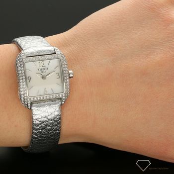 Zegarek damski na skórzanym, oryginalnym pasku w kolorze srebrnym. Stalowa koperta ozdobiona diamentami. Zegarek z dodatkowymi białymi paskami skórzanymi (6).jpg