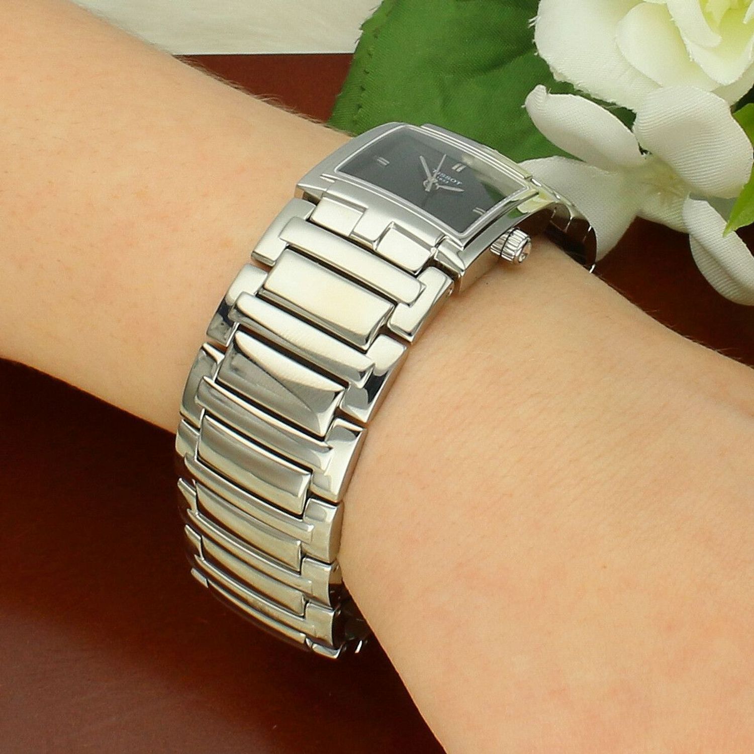 zegarek-damski-tissot-tissot-t-trend-t0513101105100-T051-310-11-051-00--1.jpg