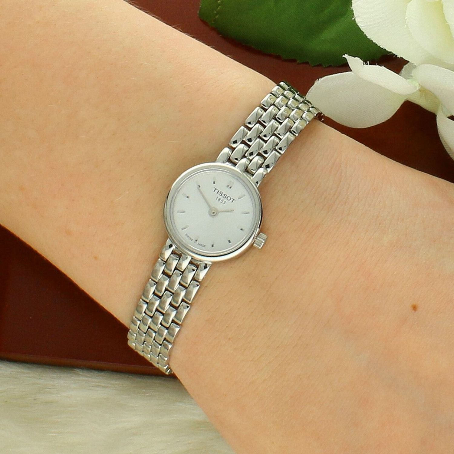 Zegarek damski Tissot T-TREND LOVELY T058.009.11.031.00.jpg