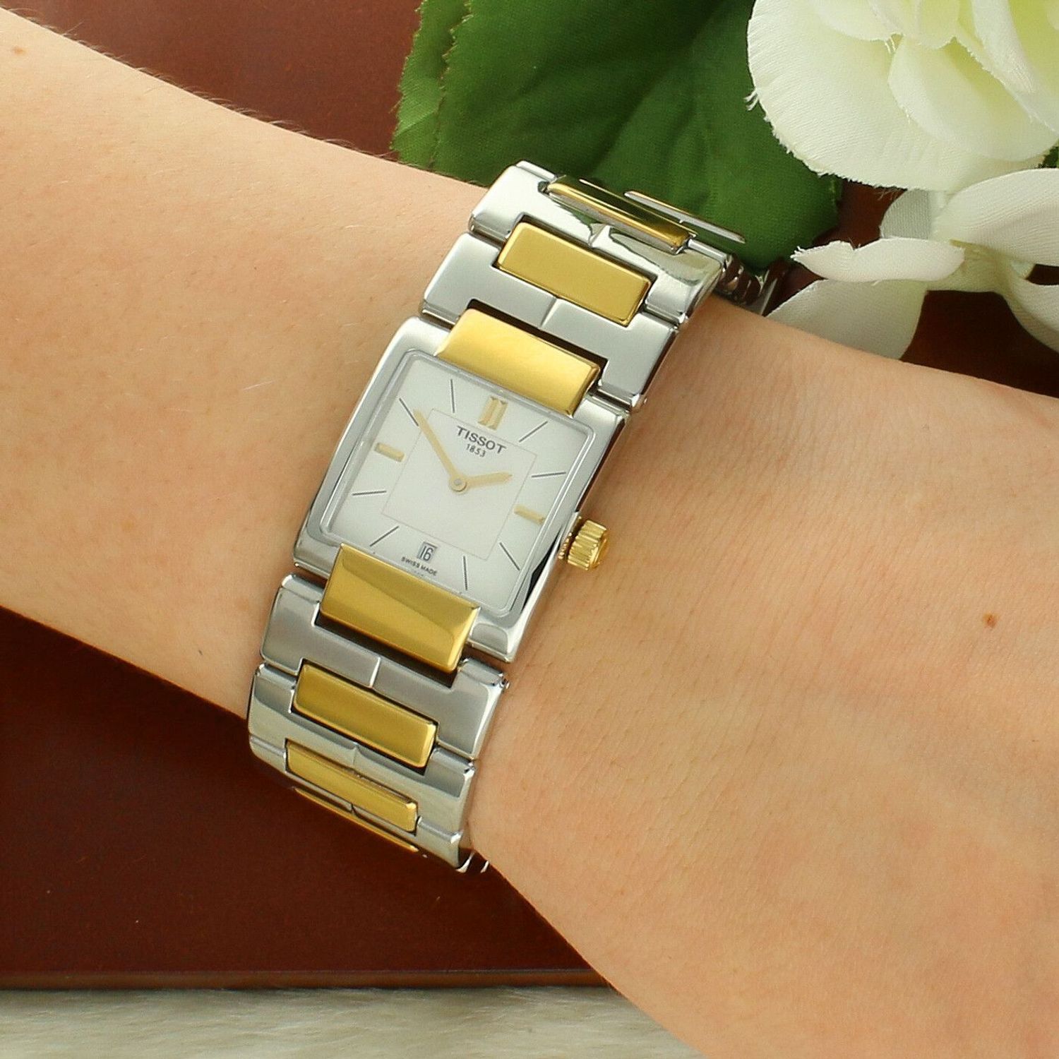 Zegarek damski Tissot T090.310.22.111.00.jpg