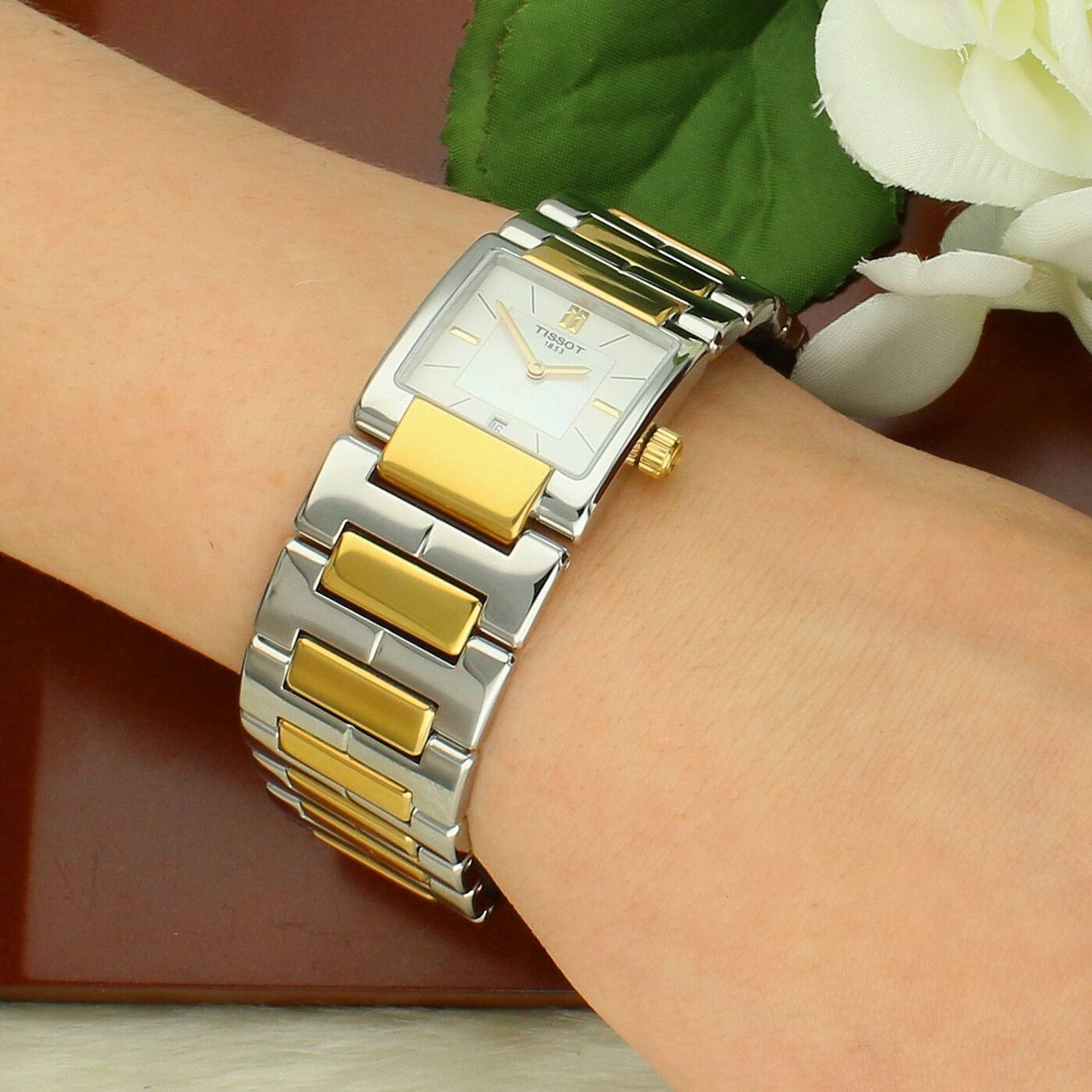 Zegarek damski Tissot T090.310.22.111.00.jpg