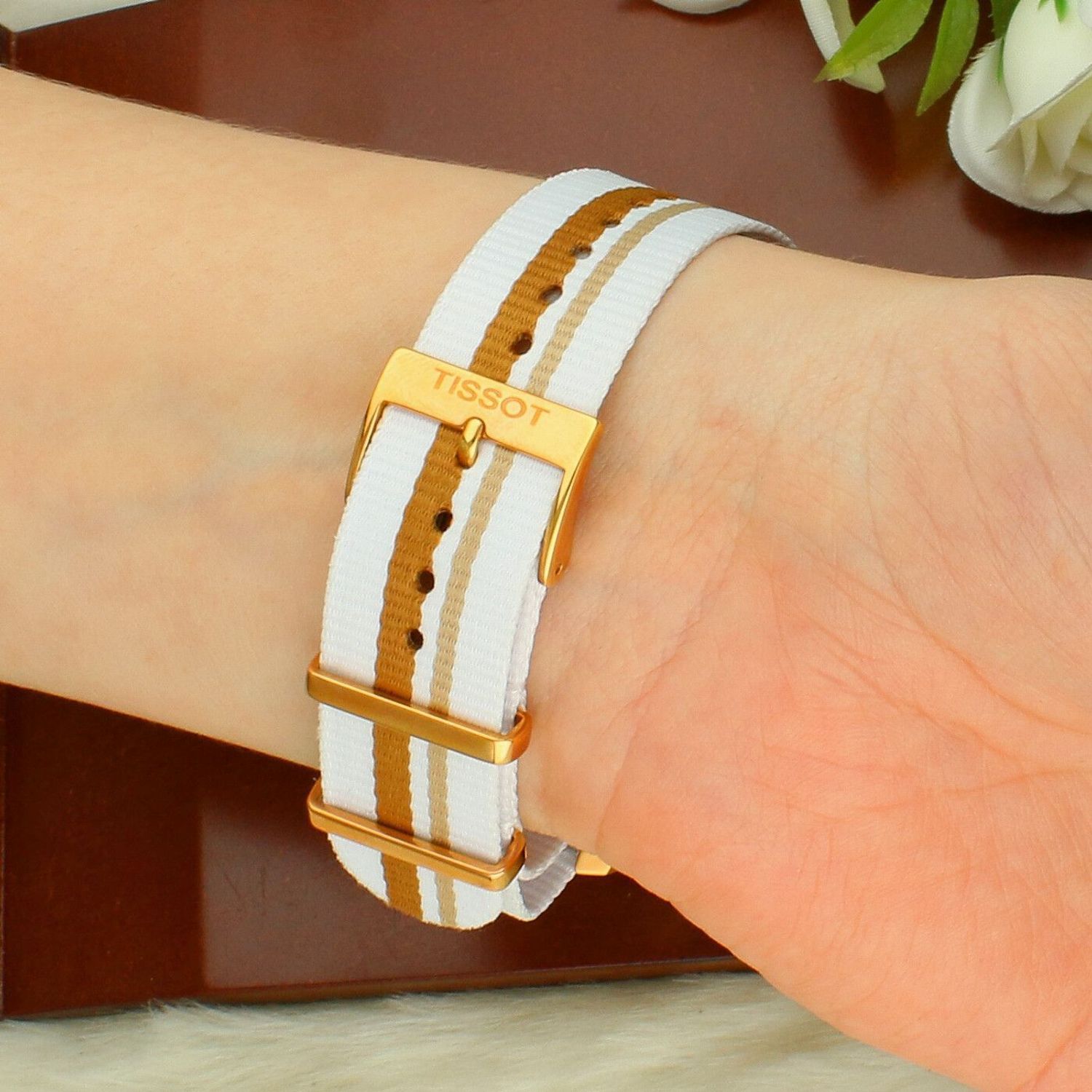 Zegarek damski Tissot T-SPORT QUICKSTER T095.410.37.117.00 (T0954103711700) w biało złotej kolorystyce z dodatkowymi paskami do zestawu!.jpg