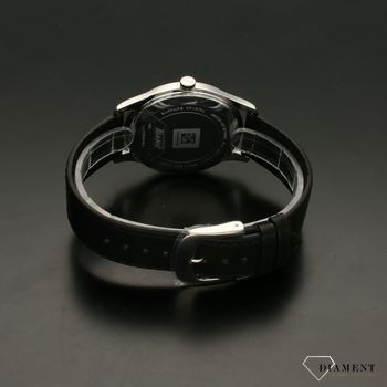 Elegancki zegarek męski marki Tissot na wytrzymałym i solidnym skórzanym pasku w kolorze czarnym. Wyraźna czarna tarcza ze złotymi dodatkami. Zapraszamy! aa (4).jpg