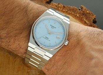 Zegarek męski Tissot PRX T137.407.11.351.00 ręka.jpg