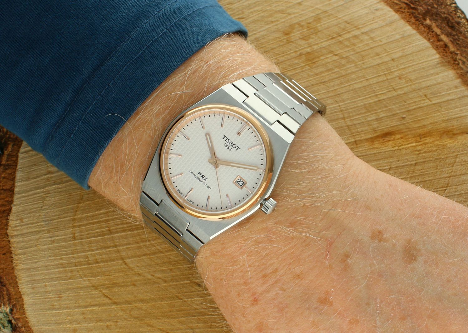 Zegarek męski Tissot PRX T137.407.21.031.00 Elegancji zegarek ze szwajcarskim mechanizmem o pięknym, nietuzinkowym kształcie. Wyraźnie indeksy i wskazówki pięknie podkreślają jego nowoczesny design.1.webp