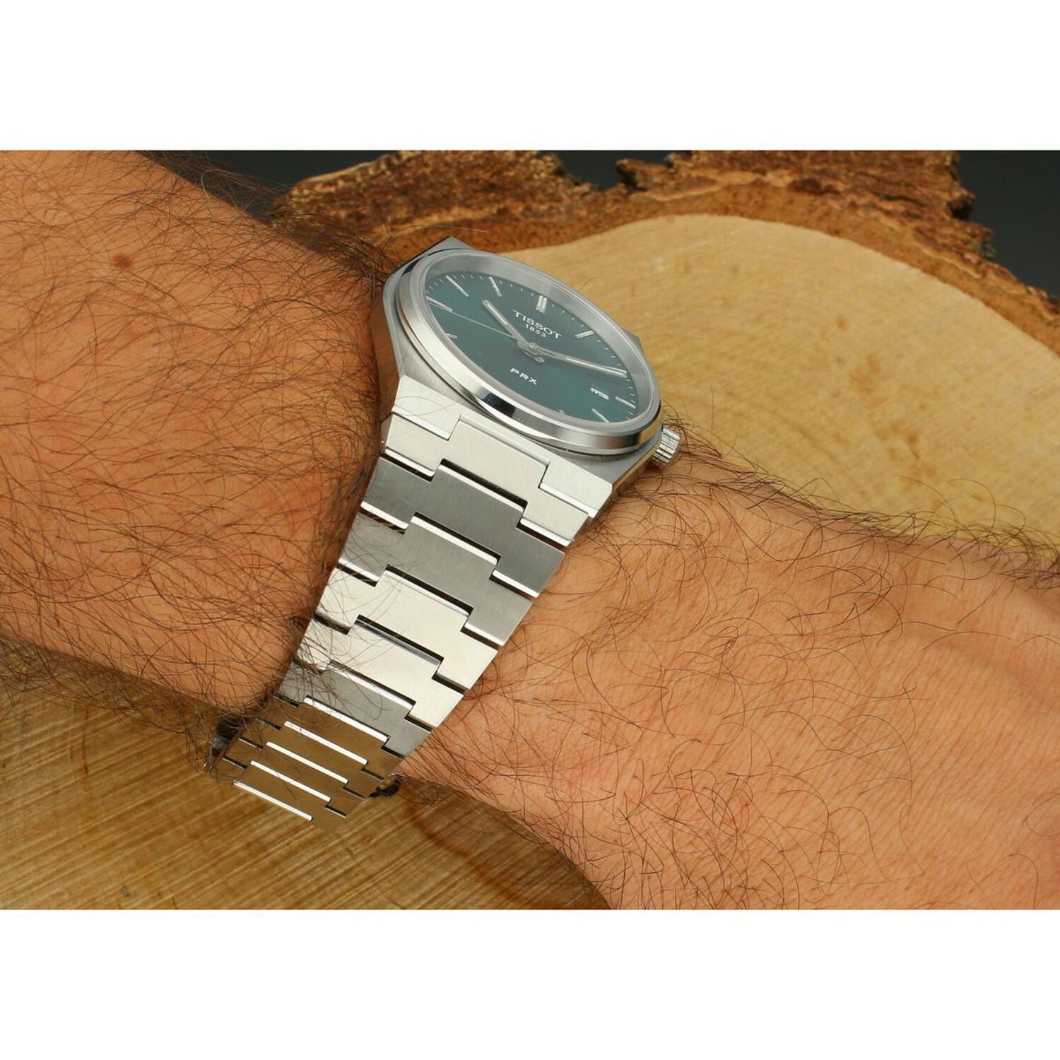 Stylowy zegarek męski Tissot PRX z zieloną tarczą, szkłem szafirowym, szwajcarskim mechanizmem kwarcowym i wodoszczelnością 100M. Klasyka i nowoczesność w jednym.1.webp