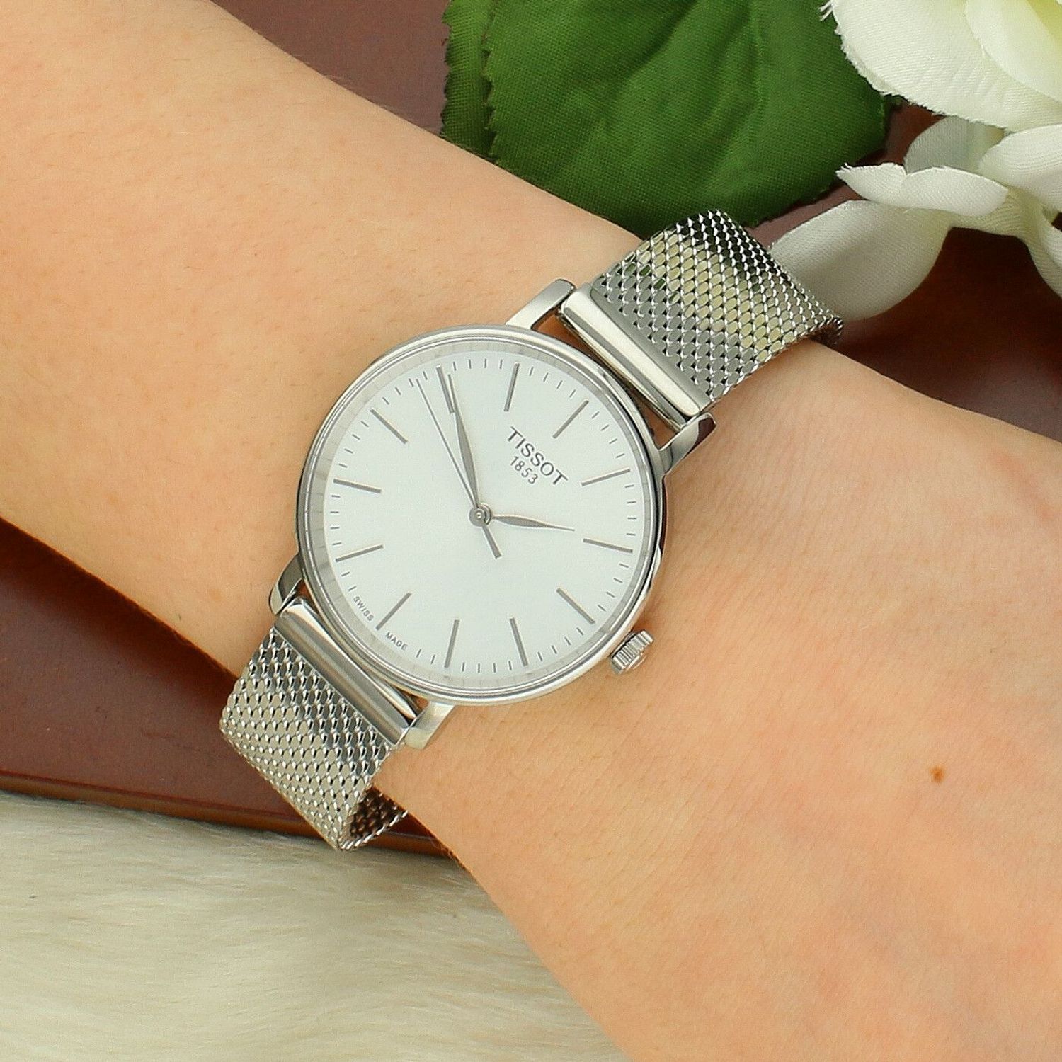 Tissot Everytime T143.210.11.011.00 – Elegancki damski zegarek kwarcowy ze stali i szkłem szafirowym.jpg