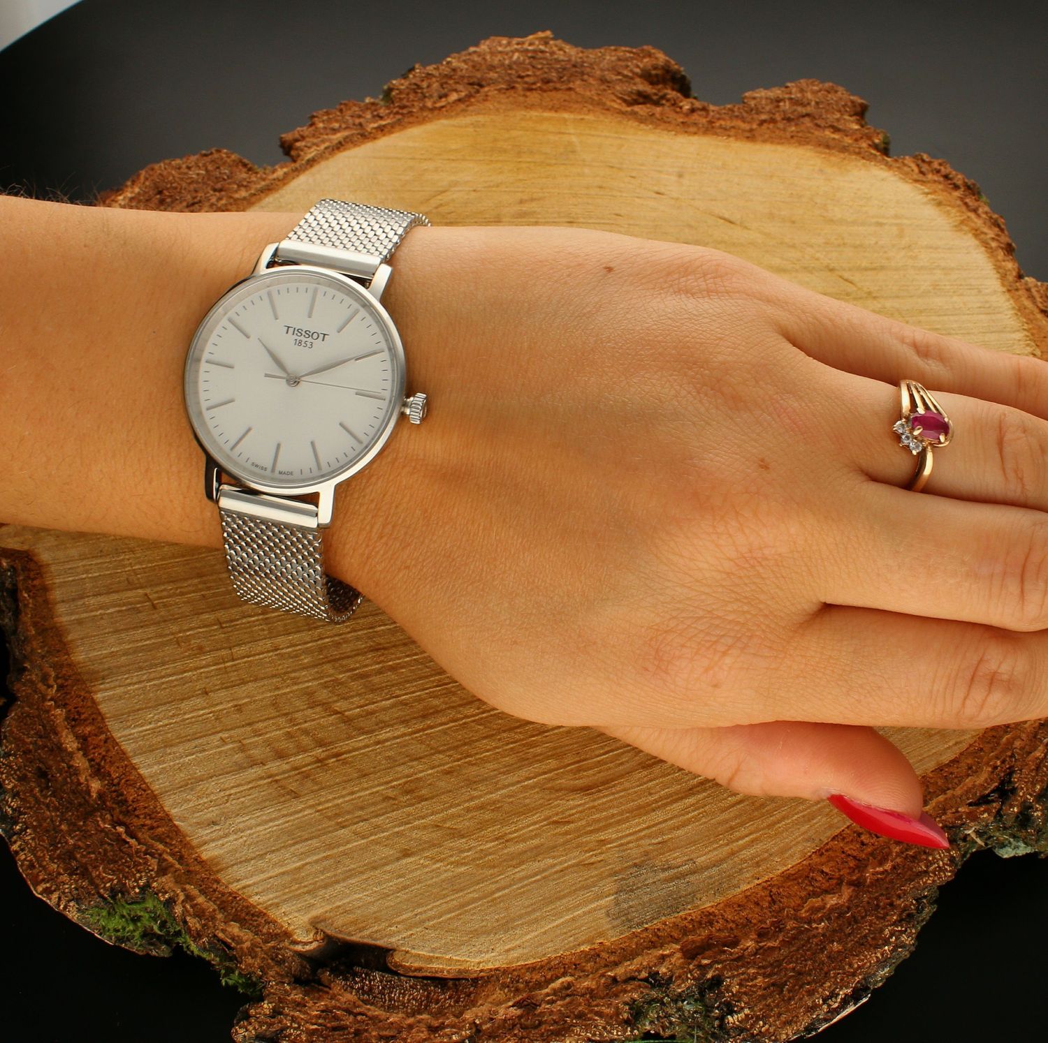 Zegarek damski Tissot Everytime T143.210.11.011.00 www.zegarkidiament.pl