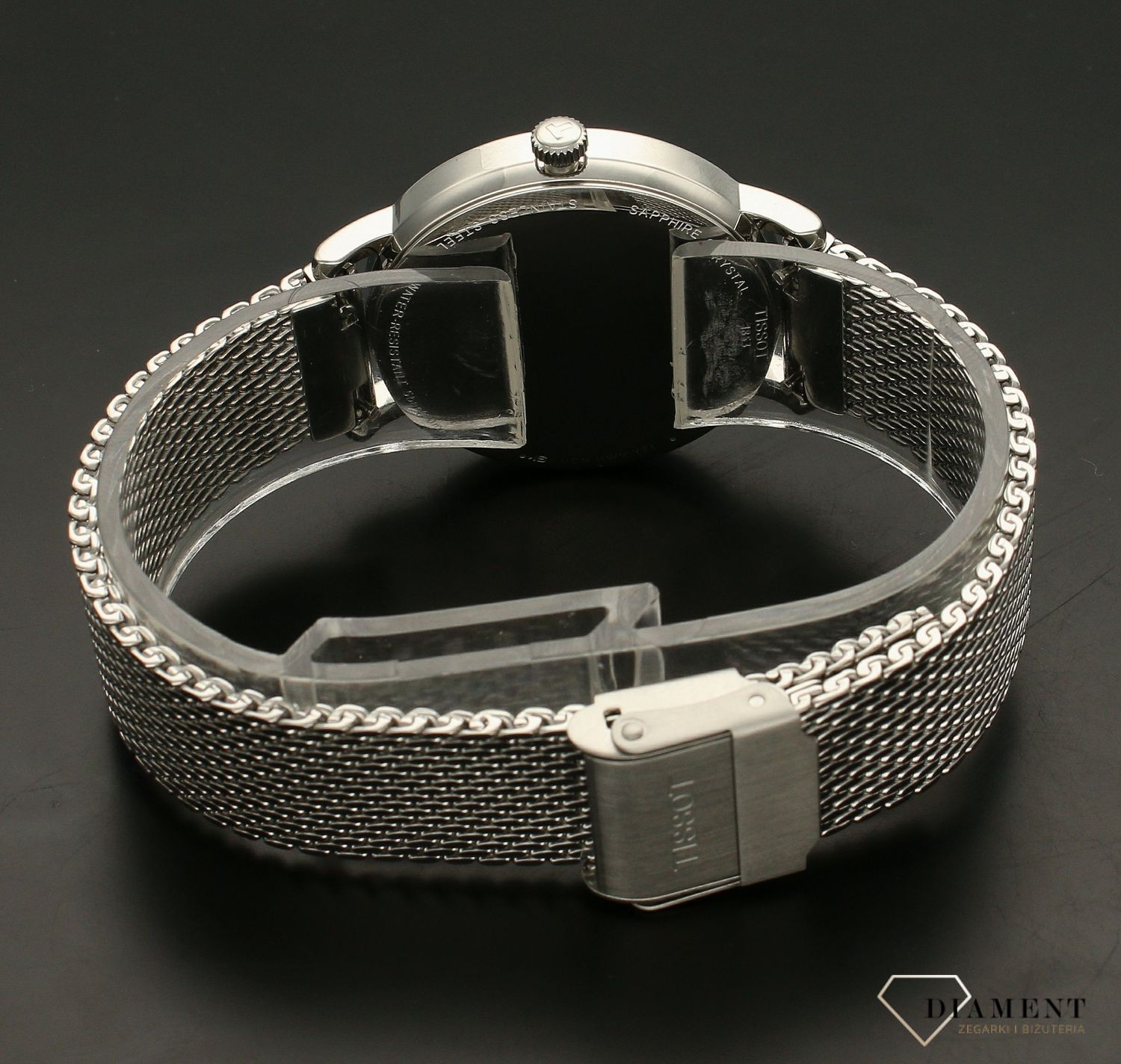 Zegarek Tissot EVERYTIME - damski T143.210.11.011.00 wyposażony jest w kwarcowy mechanizm, zasilany za pomocą baterii. Posiada bardzo wysoką dokładność mierzenia czasu +- 10 sekund w przeciągu 30 dni.jpg