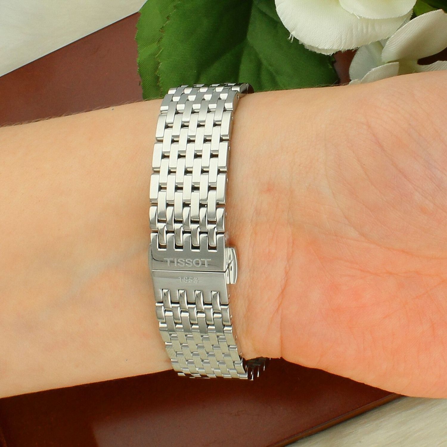 Zegarek damski Tissot T143.210.11.041.00 Everytime Lady (3).jpg