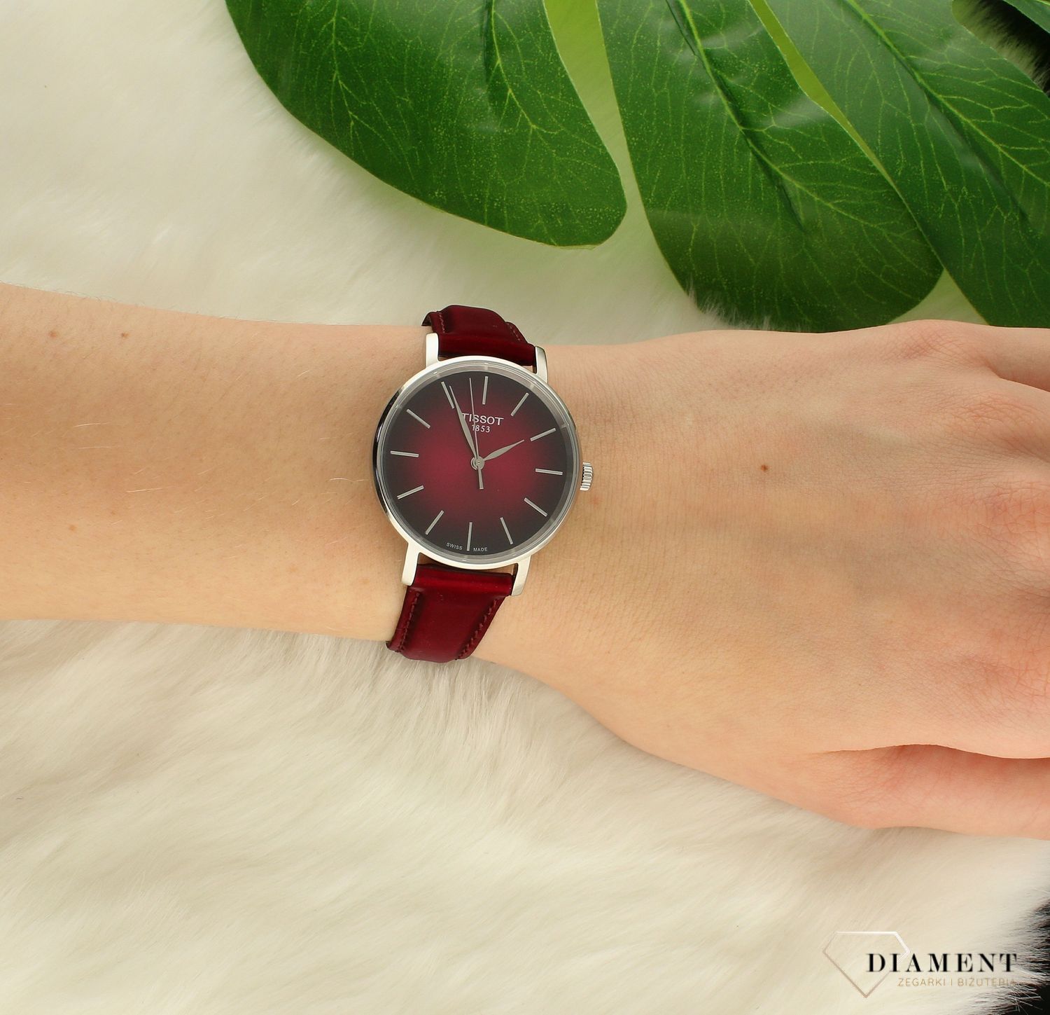 Zegarek damski Tissot Everytime Lady na bordowym pasku T143.210.17.331.00..jpg