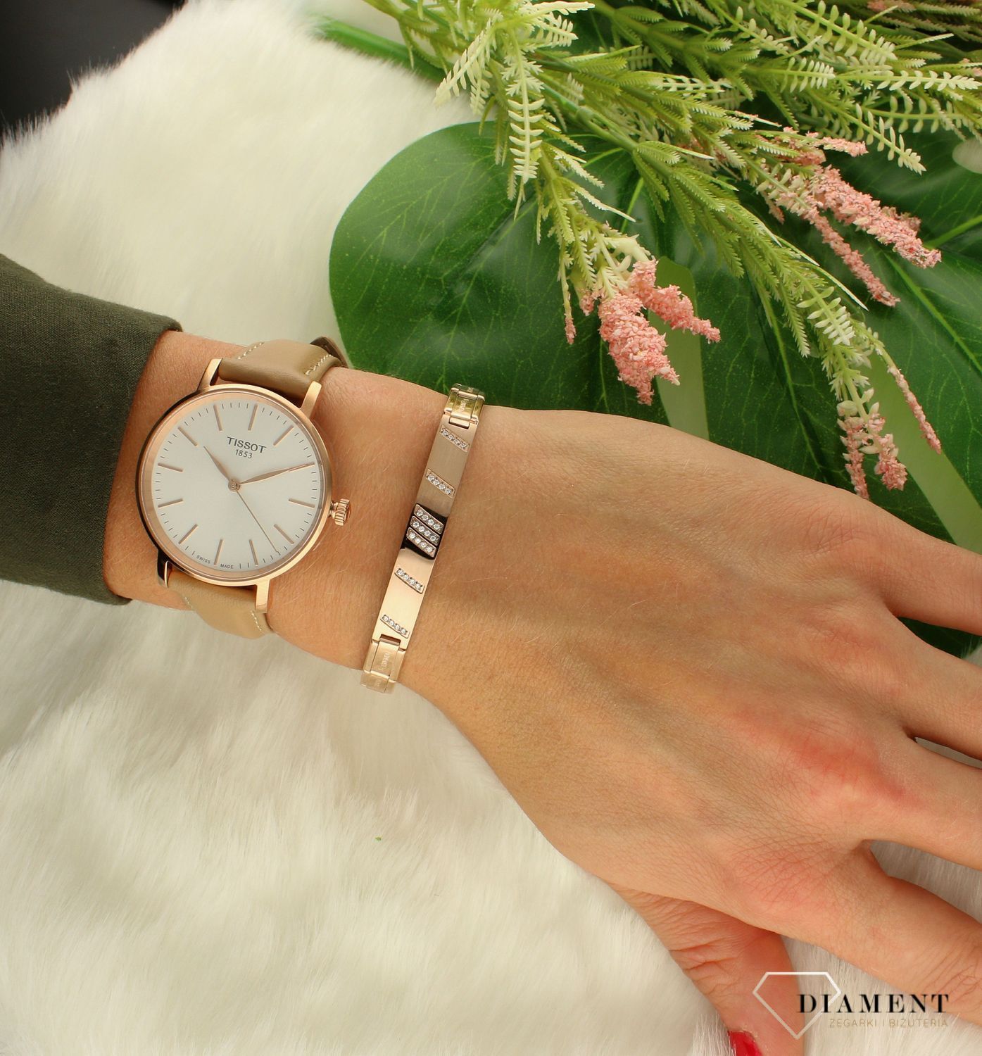 Zegarek damski na pasku Tissot Everytime T143.210.36.011.00.webp