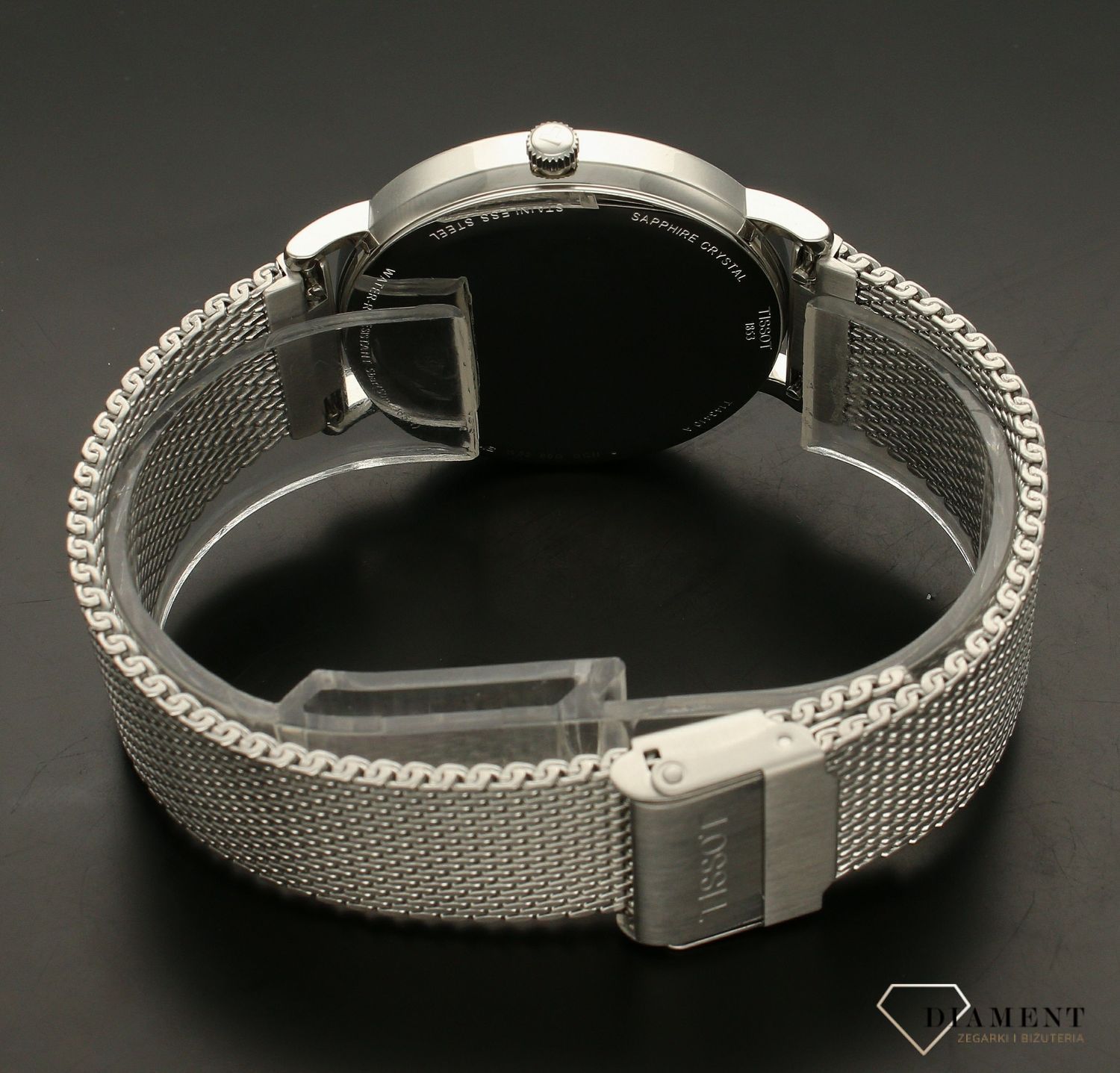 Zegarek Tissot EVERYTIME - męski T143.410.11.011.00 wyposażony jest w kwarcowy mechanizm, zasilany za pomocą baterii. Posiada bardzo wysoką dokładność mierzenia czasu +- 10 sekund w przeciągu 30 dni.webp