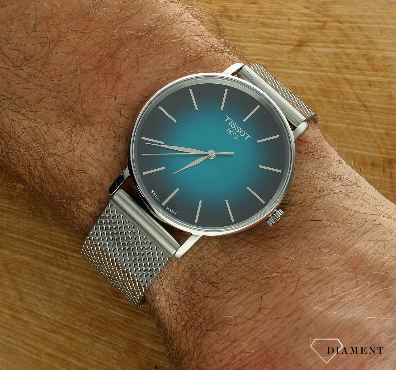 Zegarek męski Tissot Everytime T143.410.11.091.00. Szwajcarski klasyczny zegarek męski TISSOT Everytime T143.410.11.091.00. Klasyczny, ponadczasowy design oraz stylowa i wyraźna tarcza podkreślają nowoczesny charakter modelu.jpg