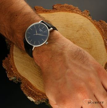 Zegarek męski na pasku Tissot T143.410.16.041.00. Zegarek męski na pasku Tissot męski wyposażony jest w kwarcowy mechanizm, zasilany za pomocą baterii. Posiada bardzo wysoką dokładność mierzenia czasu +- 10 sekund w przeciągu (1).jpg