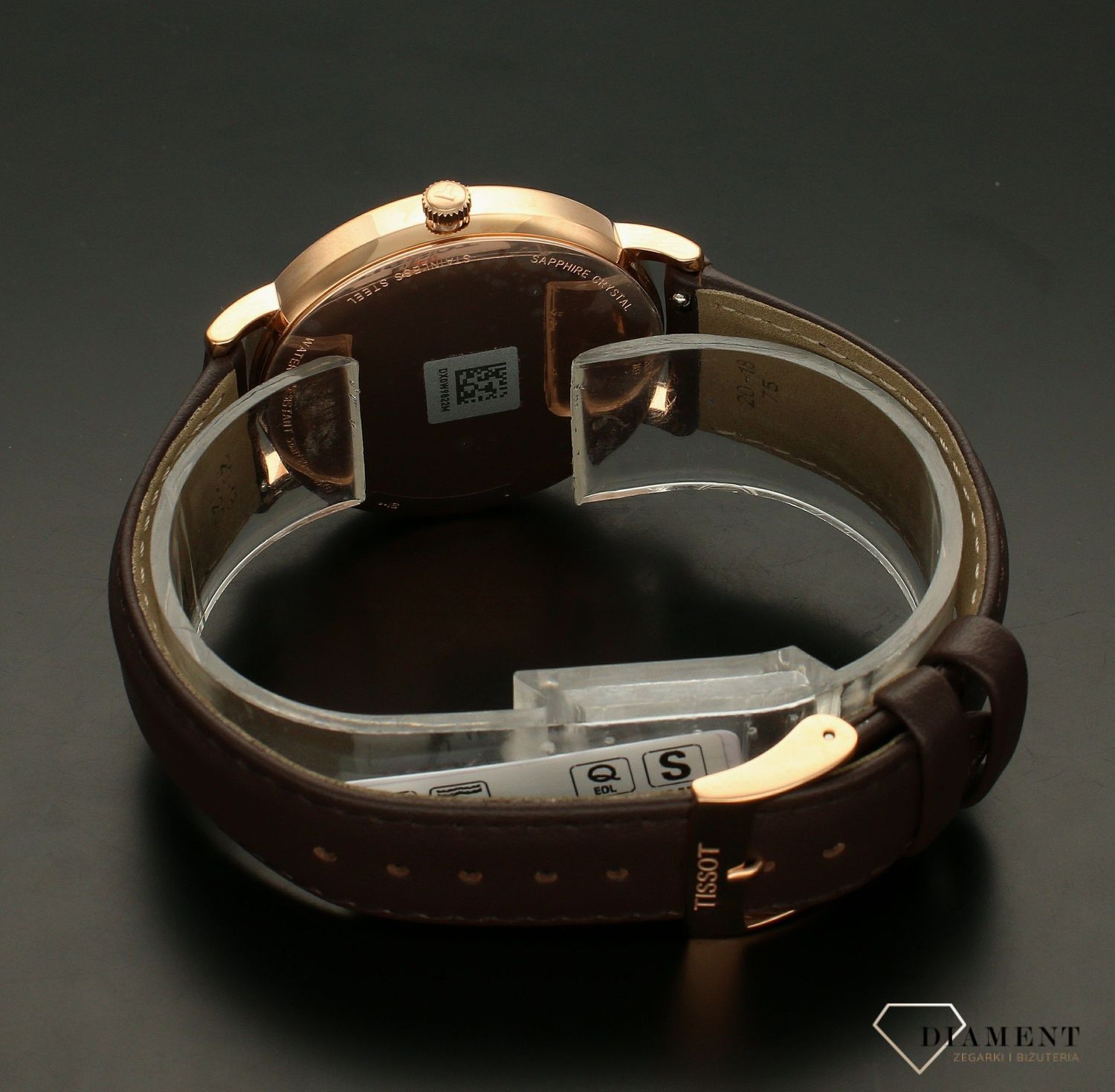 Zegarek męski Tissot EVERYTIME T143.410.36.011.00 męski wyposażony jest w kwarcowy mechanizm, zasilany za pomocą baterii. Posiada bardzo wysoką dokładność mierzenia czasu +- 10 sekund w przeciągu 30 dni..webp