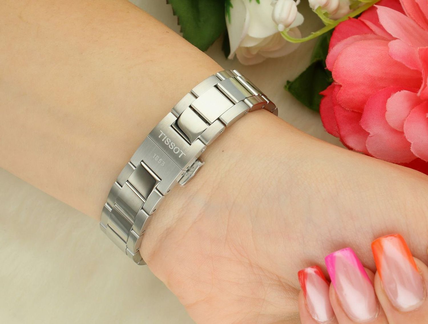 Odkryj Tissot PR 100 Quartz 34mm – elegancki damski zegarek z zieloną tarczą, szafirowym szkłem, stalową kopertą i bransoletą 316L. Mechanizm Swiss Made F05.115 z funkcją EOL. Wodoodporny do 100.jpg