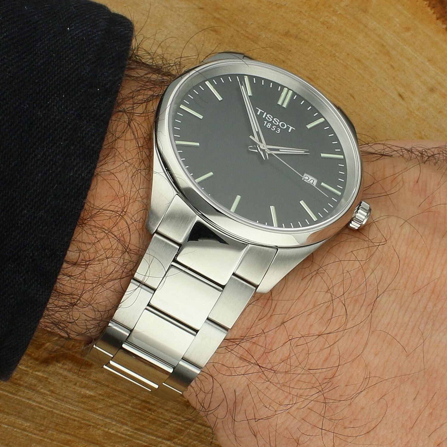 Zegarek męski Tissot PR 100 T150.410.11.051.00 na bransolecie z czarną tarczą. Męski zegarek elegancki Tissot. Męski zegarek na bransolecie Tissot. Zegarek męski Tissot z czarną tarczą. Zegarek wodoodporny Tissot na prezen.jpg