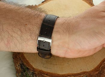 Stylowy zegarek męski Tissot PR 100 z paskiem skórzanym i tarczą w kolorze srebrnym. Szafirowe szkło, EOL, 100M. Idealny do garnituru i na co dzień (1).jpg
