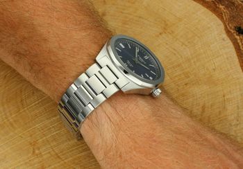 Odkryj nową odsłonę Tissot PRC 100 – elegancki zegarek solarny z kopertą 39 mm, szkłem szafirowym i mechanizmem Lightmaster Solar Quartz. Szwajcarska precyzja, ponadczasowy styl (4).jpg