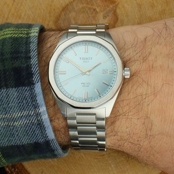 Tissot T151.422.11.351.00 PRC 100 Solar to elegancki zegarek męski 39 mm z mechanizmem solarnym, niebieską tarczą, szafirowym szkłem i stalową bransoletą. Swiss Made, wodoodporność i datownik.3.jpg