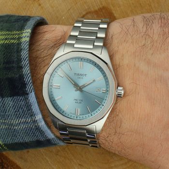 Tissot T151.422.11.351.00 PRC 100 Solar to elegancki zegarek męski 39 mm z mechanizmem solarnym, niebieską tarczą, szafirowym szkłem i stalową bransoletą. Swiss Made, wodoodporność i datownik.5.jpg