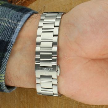 Tissot T151.422.11.351.00 PRC 100 Solar to elegancki zegarek męski 39 mm z mechanizmem solarnym, niebieską tarczą, szafirowym szkłem i stalową bransoletą. Swiss Made, wodoodporność i datownik.6.jpg