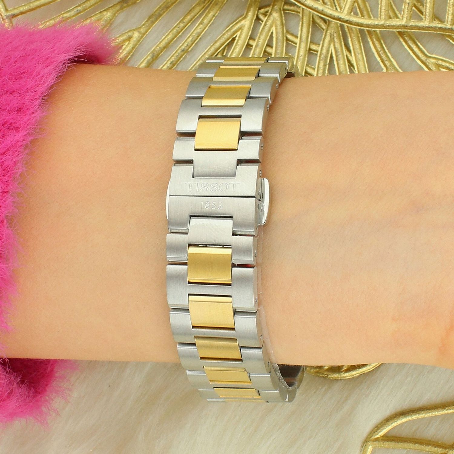 Damski zegarek Tissot T151.822.22.031.00 PRC 100 Solar 34mm z mechanizmem solarnym, szafirowym szkłem i stalową kopertą PVD. Wodoszczelność 100 m, klasyczny i elegancki design.1.jpg