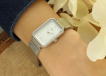 Damski zegarek Tissot SRV 30 T160.110.11.033.00 z prostokątną kopertą, srebrną tarczą, stalową bransoletą i mechanizmem kwarcowym ETA 902.101. Szafirowe szkło, wodoszczelność 5 ATM – 2.jpg