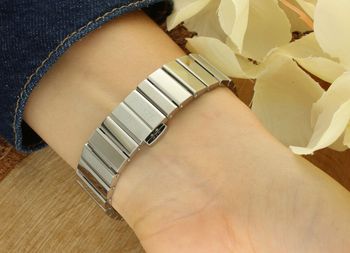 Damski zegarek Tissot SRV 30 T160.110.11.033.00 z prostokątną kopertą, srebrną tarczą, stalową bransoletą i mechanizmem kwarcowym ETA 902.101. Szafirowe szkło, wodoszczelność 5 ATM – 4.jpg