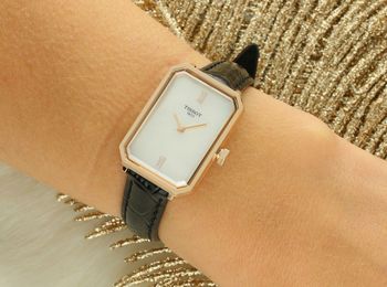 Tissot SRV T160.110.36.113.00 – damski zegarek prostokątny z masą perłową i szkłem szafirowym na ręce.jpg