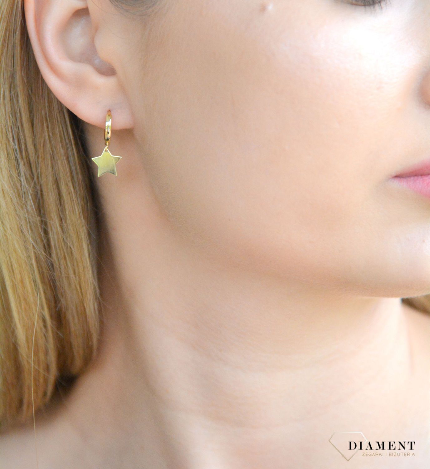 Złote kolczyki damskie 585 kółeczka z gwiazdkami T23-E-EHG-1-LZ-1.  Złote kolczyki damskie. Kolczyki złote kołeczka. Kolczyki złote z zawieszkami. Kolczyki złote gwiazdki. Złote kolczyki dla dziewczynki. Kolczyki złote idealne.jpg