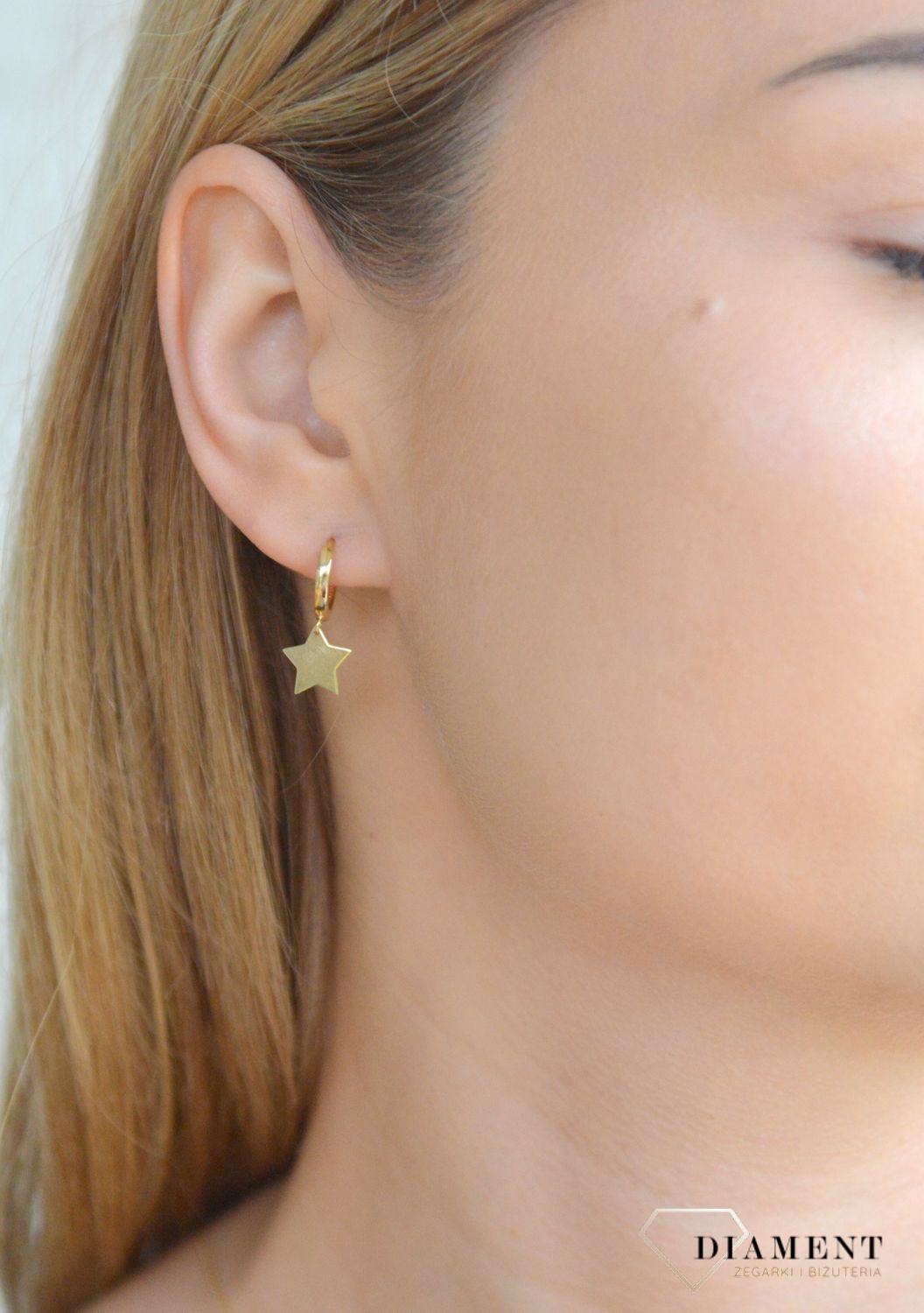 Złote kolczyki damskie 585 kółeczka z gwiazdkami T23-E-EHG-1-LZ-1.  Złote kolczyki damskie. Kolczyki złote kołeczka. Kolczyki złote z zawieszkami. Kolczyki złote gwiazdki. Złote kolczyki dla dziewczynki. Kolczyki złote idealne.jpg