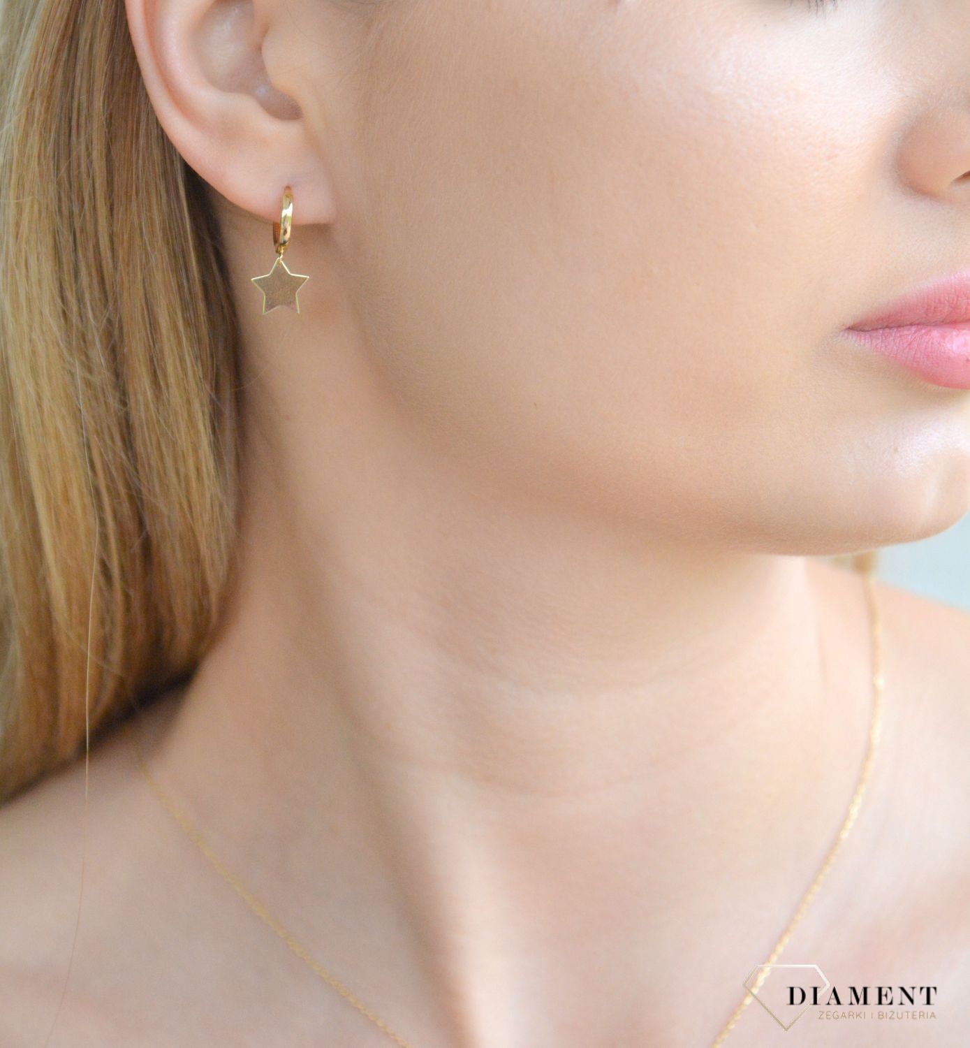 Złote kolczyki damskie 585 kółeczka z gwiazdkami T23-E-EHG-1-LZ-1.  Złote kolczyki damskie. Kolczyki złote kołeczka. Kolczyki złote z zawieszkami. Kolczyki złote gwiazdki. Złote kolczyki dla dziewczynki. Kolczyki złote idealne.jpg