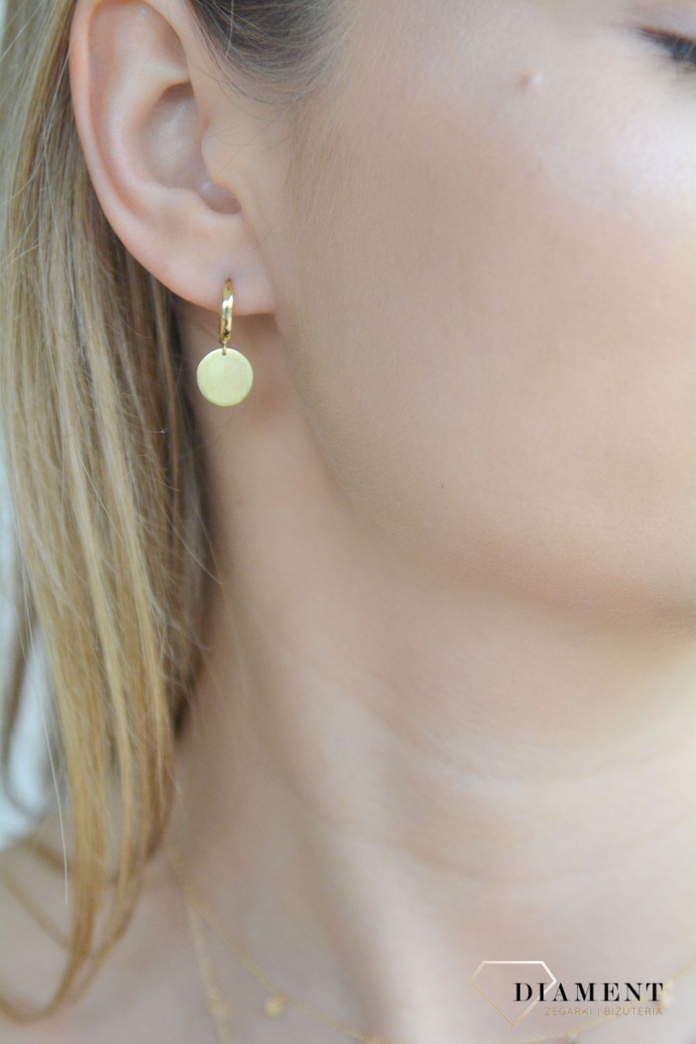 Złote kolczyki damskie 585 kółeczka z okrągłymi blaszkami T23-E-EHG-1-LZ-2. Złote kolczyki damskie. Kolczyki złote kołeczka. Kolczyki złote z zawieszkami. Kolczyki złote blaszki. Złote kolczyki dla dziewczynki. Kolczyki złote i.jpg