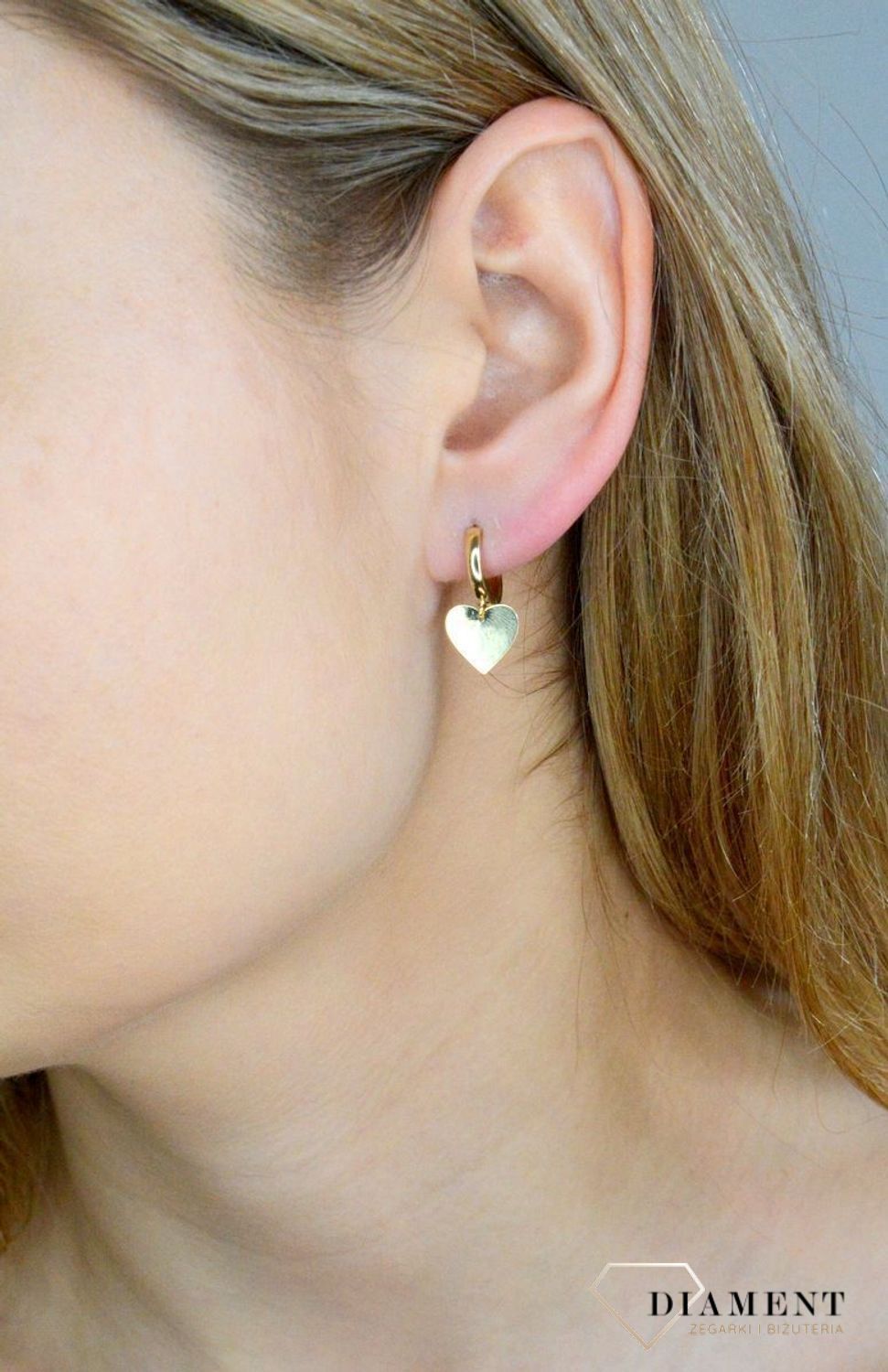 Złote kolczyki damskie 585 kółeczka z serduszkami T23-E-EHG-1-LZ-4. Złote kolczyki damskie. Kolczyki złote kołeczk. Kolczyki złote z zawieszkami. Kolczyki złote serca. Złote kolczyki dla dziewczynki. Kolczyki złote idealne na p.jpg