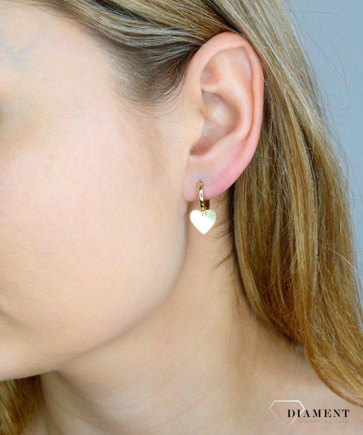 Złote kolczyki damskie 585 kółeczka z serduszkami T23-E-EHG-1-LZ-4. Złote kolczyki damskie. Kolczyki złote kołeczk. Kolczyki złote z zawieszkami. Kolczyki złote serca. Złote kolczyki dla dziewczynki. Kolczyki złote idealne na p.jpg