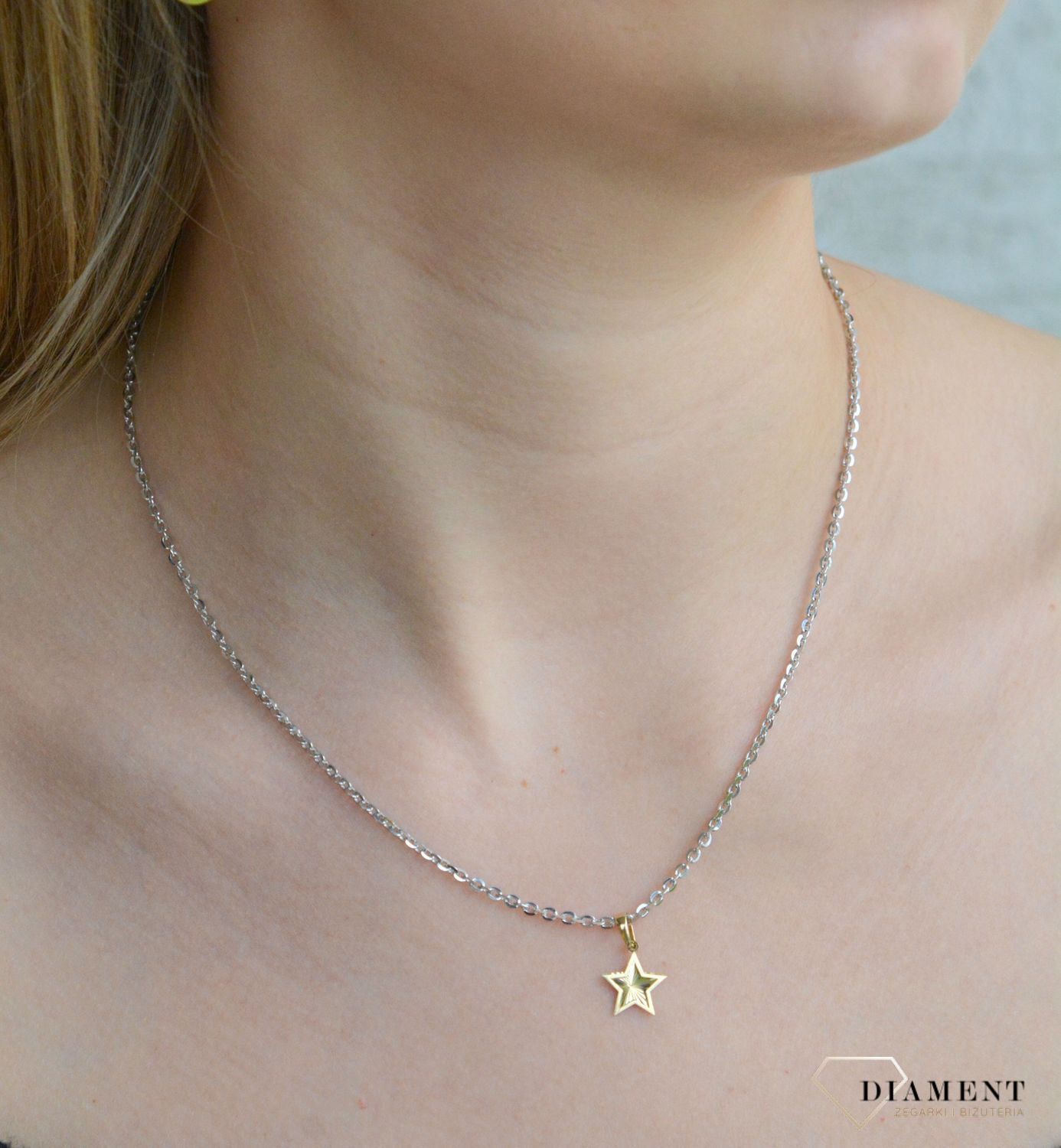 Złota zawieszka gwiazda 585 gwiazdka 1 cm grawerowana  T23-P-0218-3-LZ-DC. Złota zawieszka damska. Złoty wisiorek do.jpg