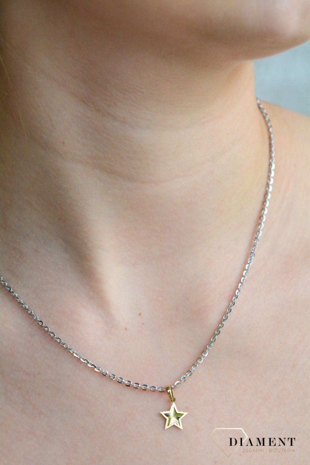 Złota zawieszka gwiazda 585 gwiazdka 1 cm grawerowana  T23-P-0218-3-LZ-DC. Złota zawieszka damska. Złoty wisiorek do.jpg