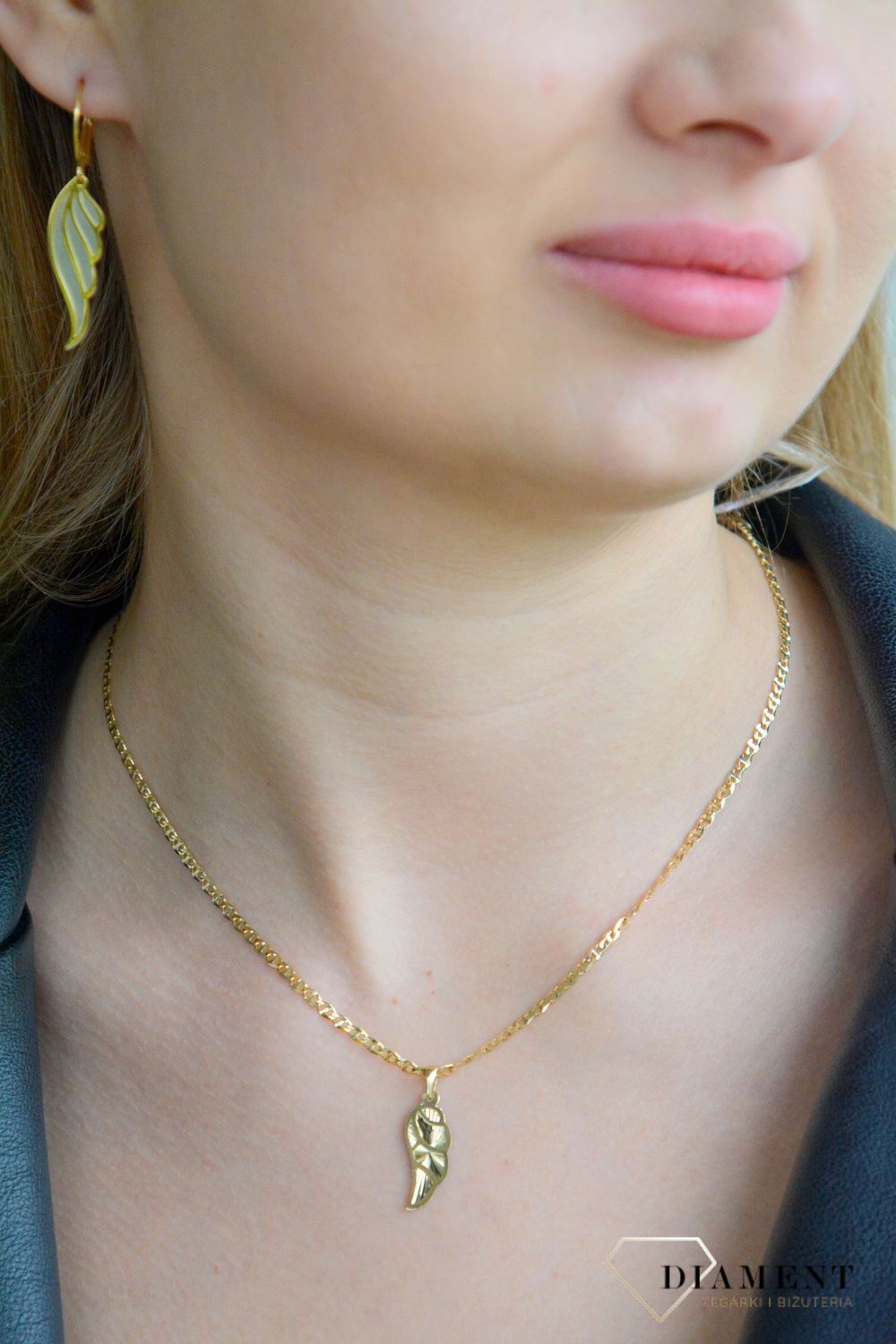 Złota zawieszka 585 płaskie skrzydełko T23-P-0218-7-LZ-DC. Złota zawieszka damska. Złoty wisiorek do łańcuszka. Zawieszka Złota skrzydełko grawerowane. Złota zawieszka w kształcie skrzydełka na prezent..jpg