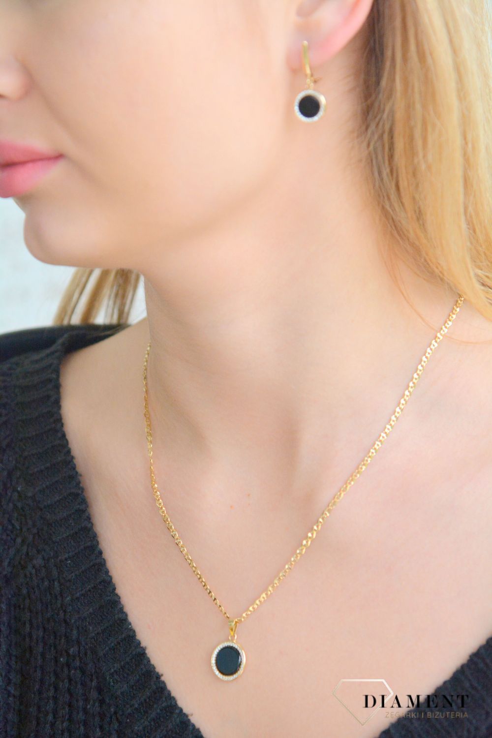 Złote kolczyki damskie 585 wiszące okrągłe z onyksem i cyrkoniami T27-EJ-VR-1-CZ-BO. Złote kolczyki damskie. Złote kolczyki wiszące z onyksem. Kolczyki owalne z onyksem i cyrkoniami na prezent. Kolczyki złote z kamieniem natura.jpg