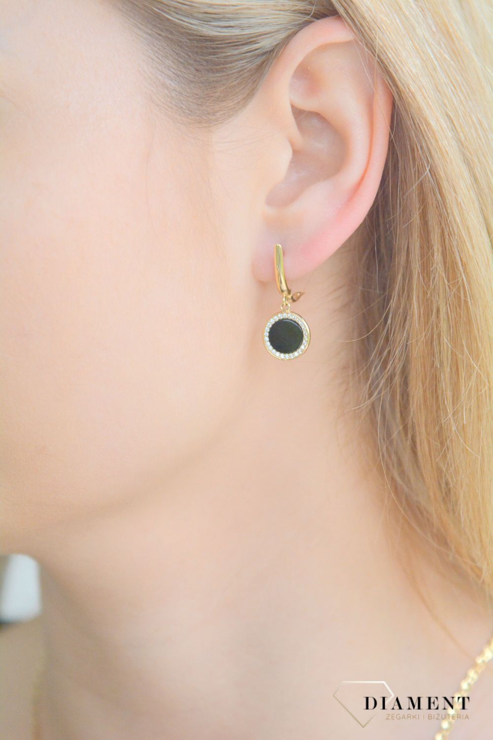 Złote kolczyki damskie 585 wiszące okrągłe z onyksem i cyrkoniami T27-EJ-VR-1-CZ-BO. Złote kolczyki damskie. Złote kolczyki wiszące z onyksem. Kolczyki owalne z onyksem i cyrkoniami na prezent. Kolczyki złote z kamieniem natura.jpg
