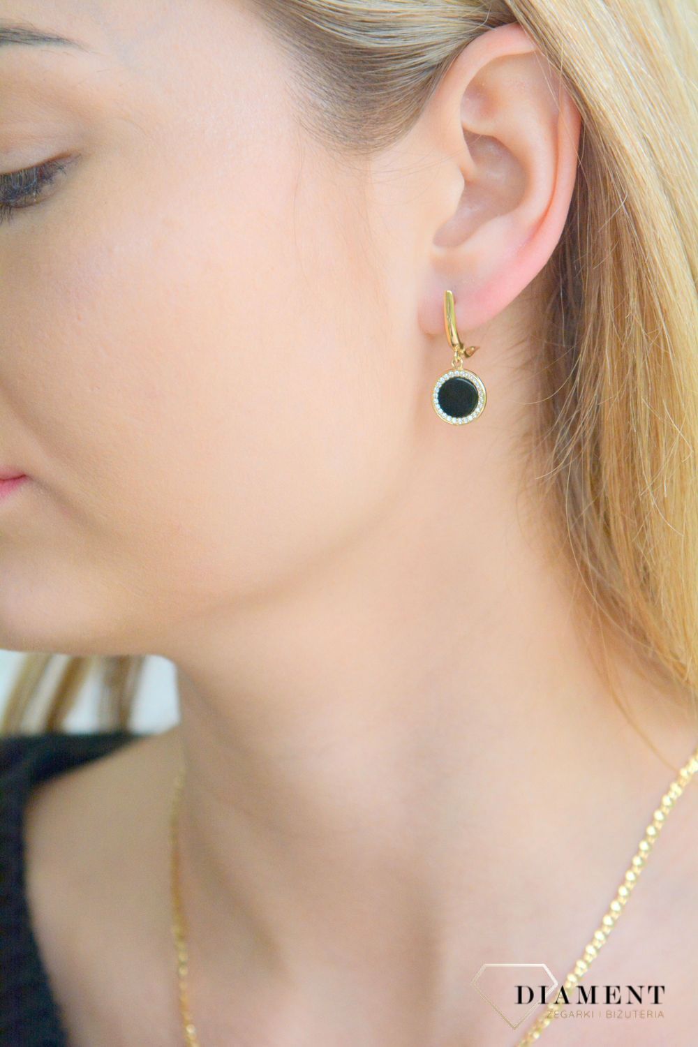 Złote kolczyki damskie 585 wiszące okrągłe z onyksem i cyrkoniami T27-EJ-VR-1-CZ-BO. Złote kolczyki damskie. Złote kolczyki wiszące z onyksem. Kolczyki owalne z onyksem i cyrkoniami na prezent. Kolczyki złote z kamieniem natura.jpg