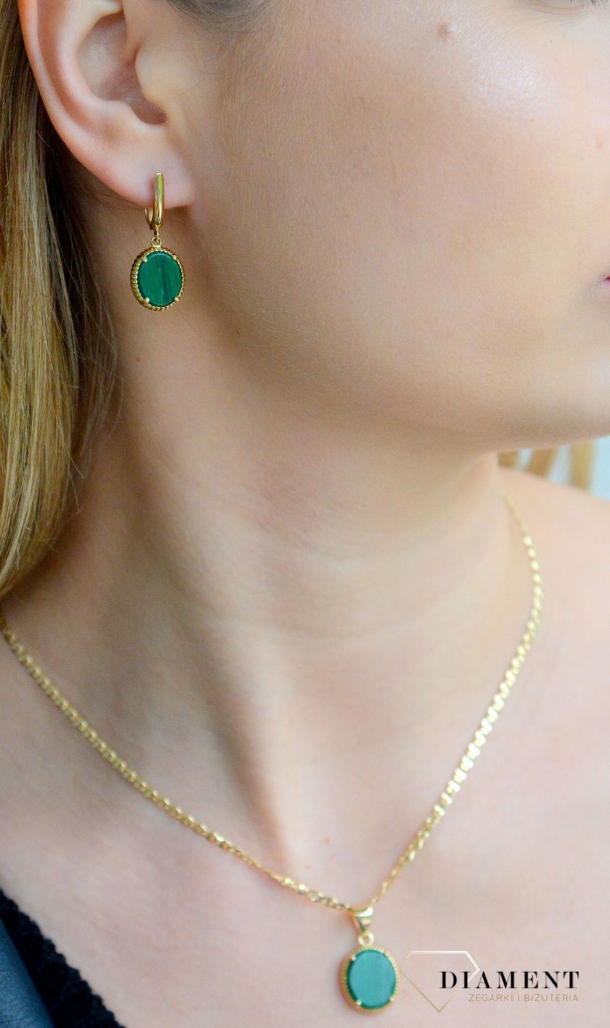 Złota zawieszka 585 owalna z malachitem T27-P-VR-2-MLH-SMALL. Złota zawieszka damska. Złoty wisiorek do łańcuszka. Zawieszka złota z malachitem. Złota zawieszka owalna z kamieniem malachit na prezent..jpg