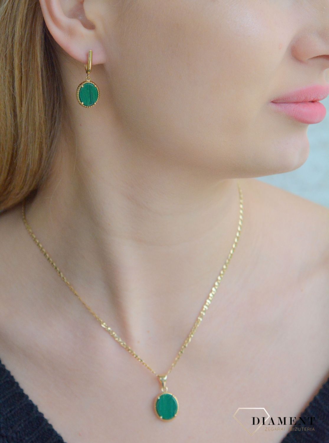 Złota zawieszka 585 owalna z malachitem T27-P-VR-2-MLH-SMALL. Złota zawieszka damska. Złoty wisiorek do łańcuszka. Zawieszka złota z malachitem. Złota zawieszka owalna z kamieniem malachit na prezent..jpg