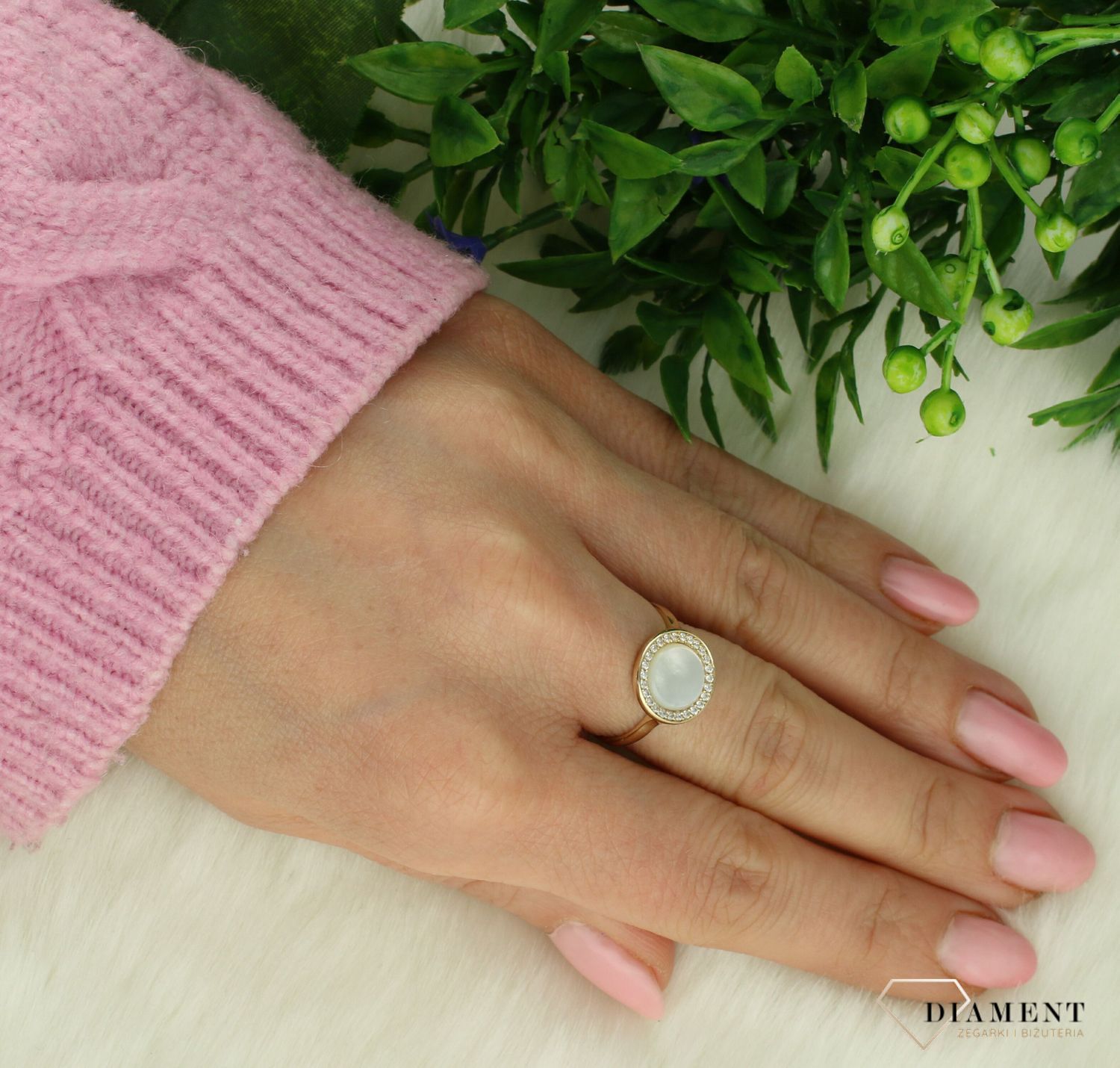 Złoty pierścionek damski 585 z masą perłową i cyrkoniami T27-R-VR-1-CZ-MOP. Złoty pierścionek damski. Złoty pierścionek z masą perłową. Nowoczesny złoty pierścionek dla kobiety. Damski złoty pierścionek na prezent..jpg