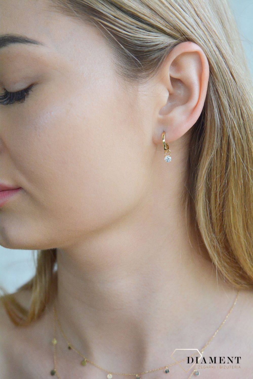 Złote kolczyki damskie 585 kółeczka z cyrkoniami T5-E-HG-149-CZ-DROP-4M. Złote kolczyki damskie. Kolczyki złote kołeczka. Kolczyki złote z zawieszkami. Kolczyki złote z cyrkoniami. Złote kolczyki dla dziewczynki. Kolczyki złote.jpg