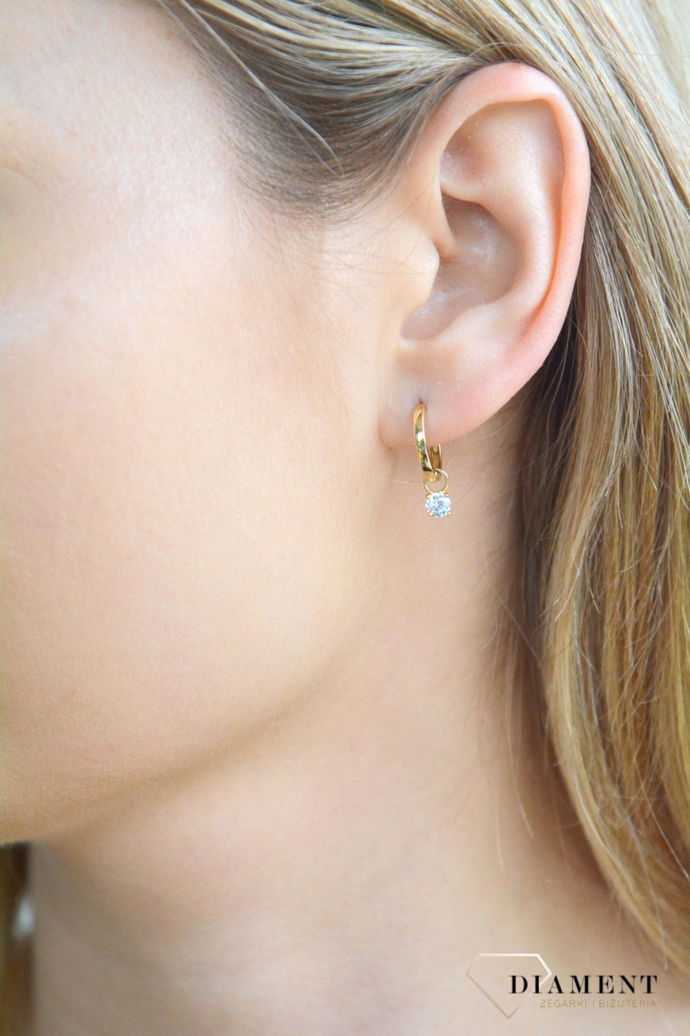 Złote kolczyki damskie 585 kółeczka z cyrkoniami T5-E-HG-149-CZ-DROP-4M. Złote kolczyki damskie. Kolczyki złote kołeczka. Kolczyki złote z zawieszkami. Kolczyki złote z cyrkoniami. Złote kolczyki dla dziewczynki. Kolczyki złote.jpg